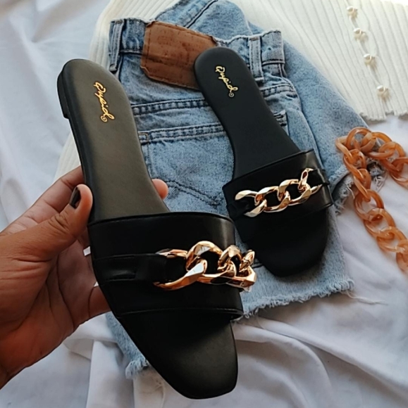 Shoes - 🚨LAST PAIR// Black chain Sandal